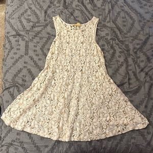 ✨3/$20 Bundle Sale!✨ Free People Medium White Lace Dress